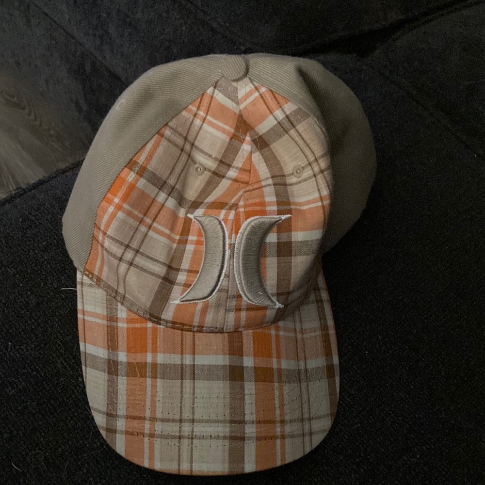 Woman’s Hurley Hat 🧢.